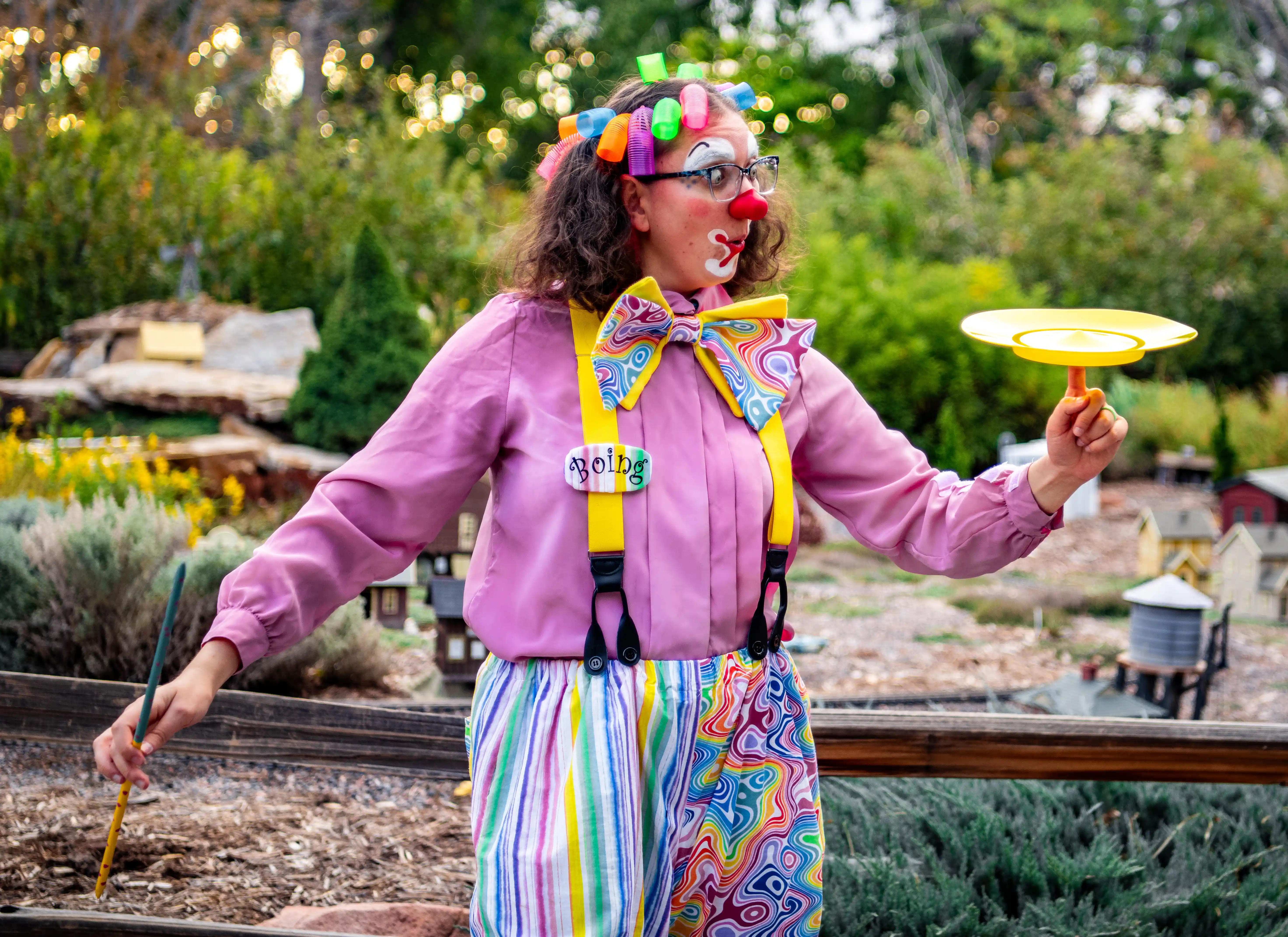 Boing the clown plate spinning near Centennial Colorado